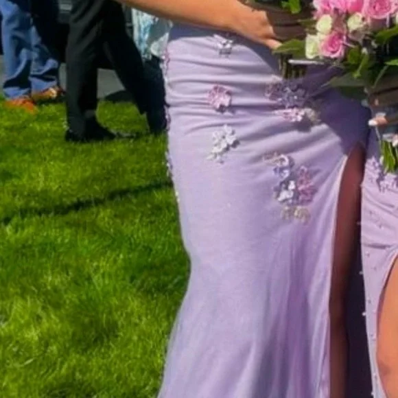 Elegant Lavender Evening Gown - Picture 2 of 5
